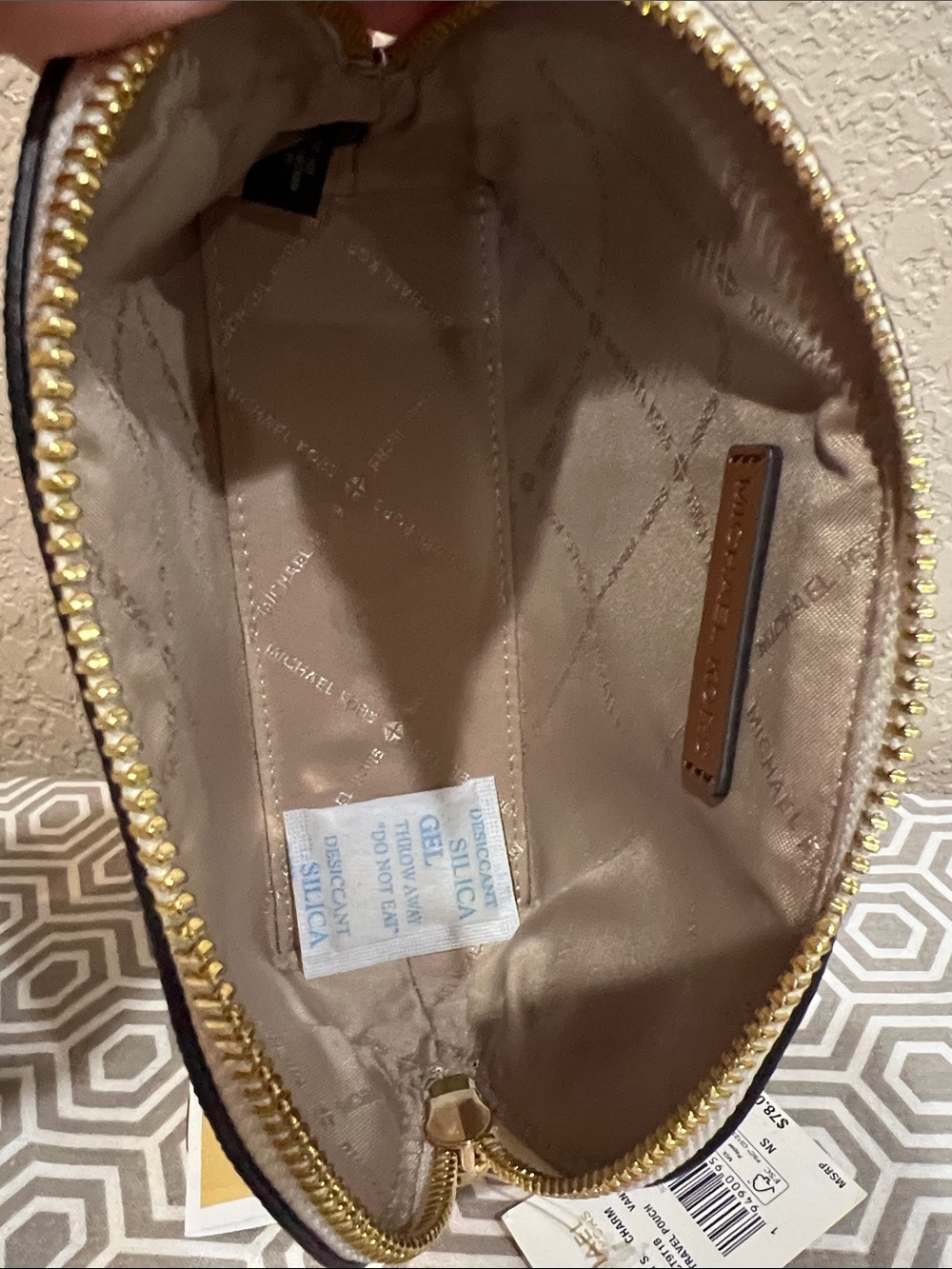 Michael Kors Het set charm Vanilla MK Logo Small travel Pouch - Picture 5 of 6